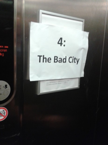 Mit dem Fahrstuhl in die Bad City (Bild: Jantje Ziegeler)